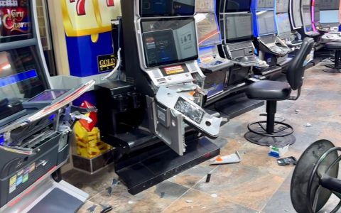 green-oaks-illinois-gas-station-gaming-machines-masked-crew