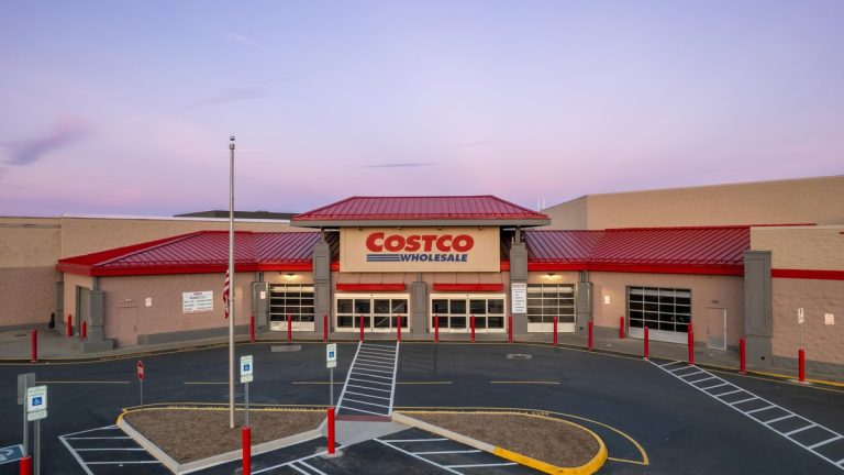 Washington: Police Seek Man Suspected of Taking Over $15,000 in Gaming PCs From Costco Stores