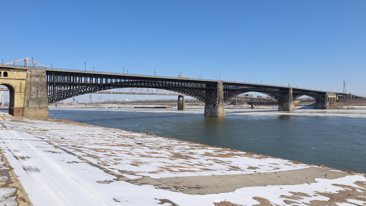 The Eads Bridge spanning the Mississippi River at St. Louis
